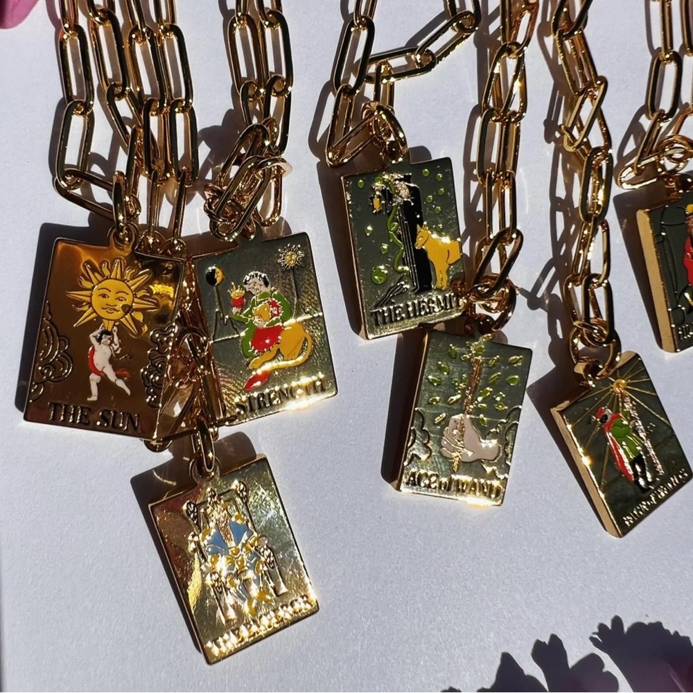 NWOT, VERAMEAT, ‘THE MOON’ COLOR LIFE TAROT NECKLACE 18” - Picture 3 of 4